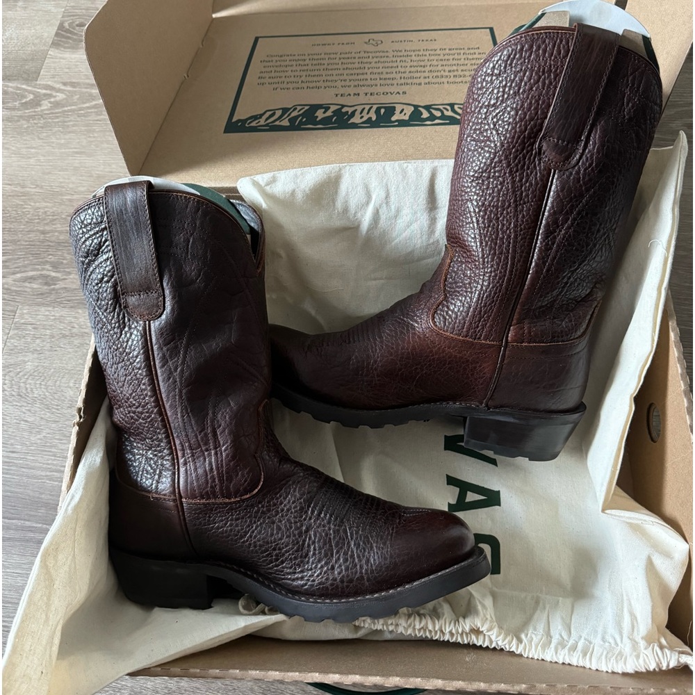 New, never worn, perfect condition, gifted but wrong size, too late to return.
